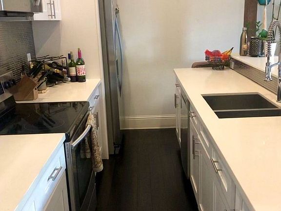 5th image of 837 Jackson Ave Unit A