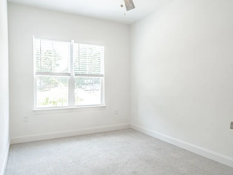 389 James St — Photo 19
