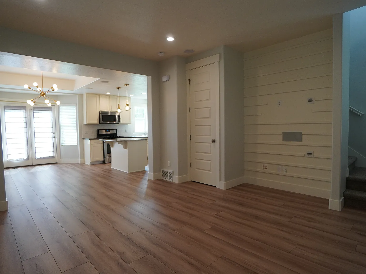 Beautiful 4 Bed @826 W Churchhill Downs Dr — Photo 3