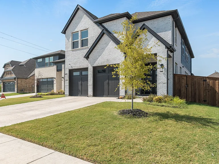 3109 Summer Rain Ln — Photo 2