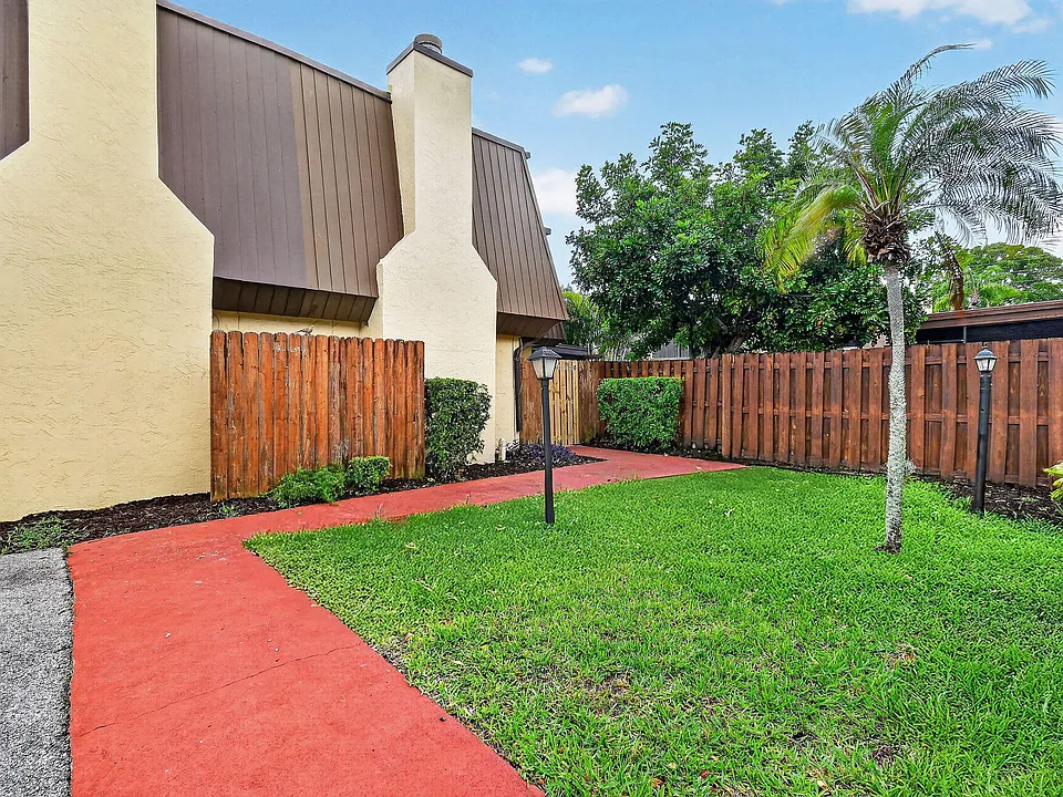 3502 Gardens East Dr #B