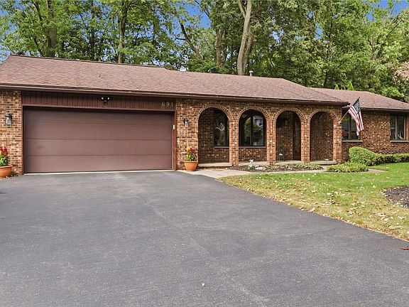 3rd image of 691 Finchingfield Ln