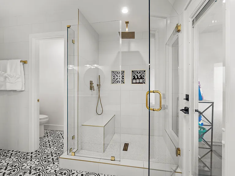 2125 W California St — Photo 17