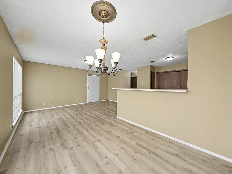 705 W Ave D, Belton — Photo 15