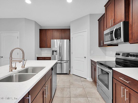 4th image of 66 Castro Ct