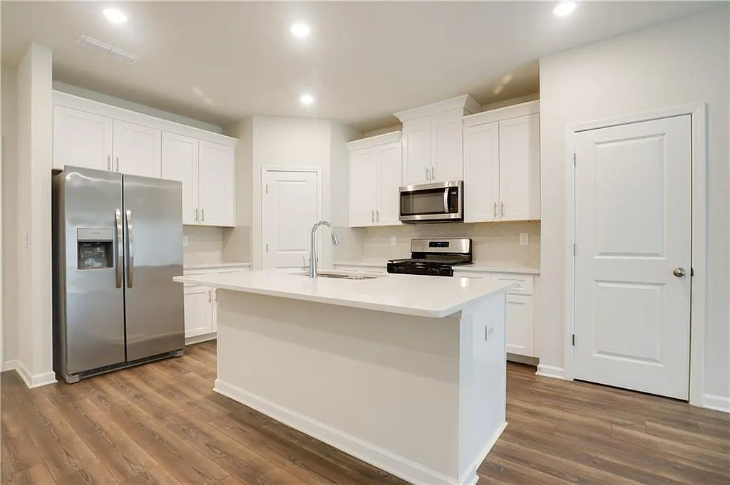 3 bed, 1650 sqft, $1,895 — Photo 4