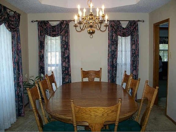 4th image of 1304 Oakhurst Dr