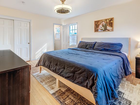 3rd image of 628 Killarney Dr