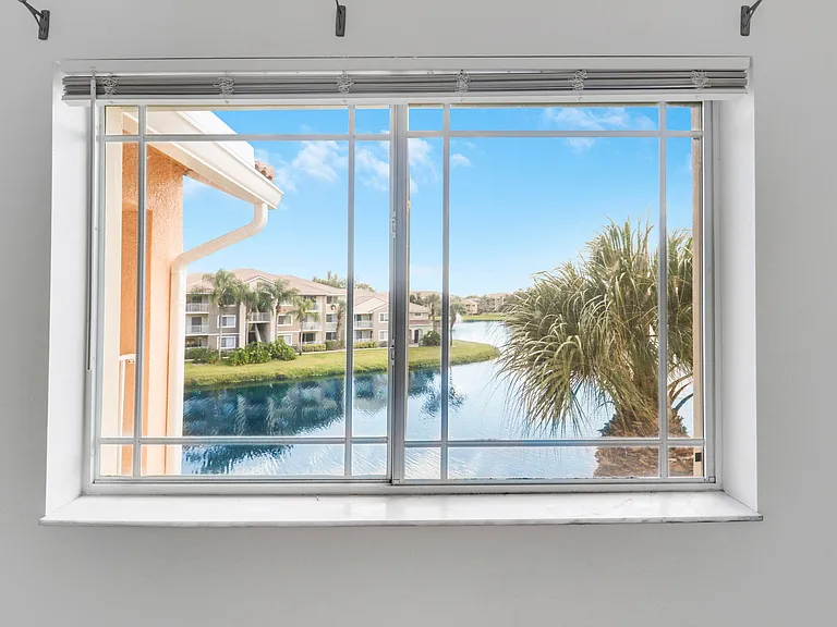 141 SW Palm Dr #306 — Photo 9