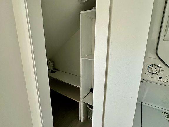 4th image of 10403 Baird Ave