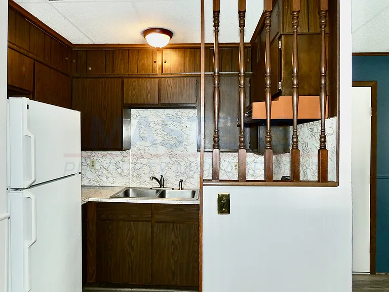 136 N Fulton St — Photo 5