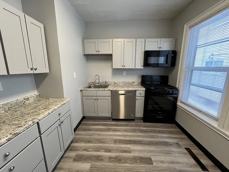 576 Potomac Ave #3 — Photo 20