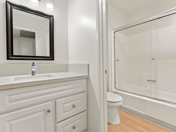 5th image of 4725 Orion Ave #105