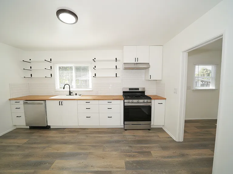 220 E Walnut Ave — Photo 11