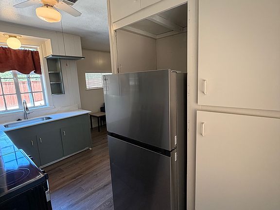 5th image of 8561 1/2 Strathmore Dr
