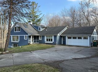 26057 Hidden Valley Dr, Farmington Hills, MI