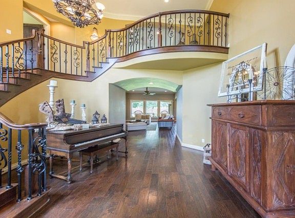 4th image of 4922 Cross Creek Ln