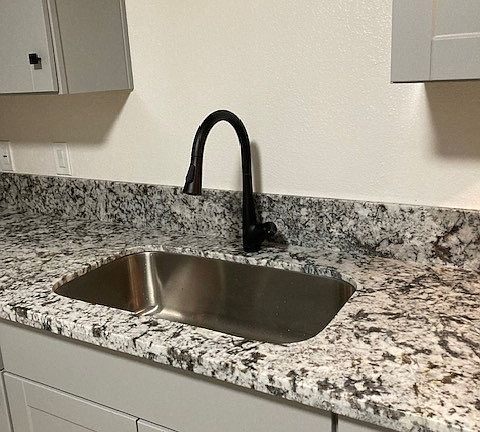 4th image of 700 Mountain Ave