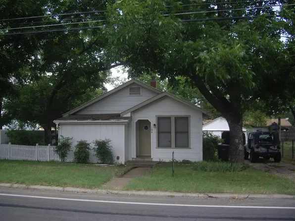104 N Olive St, Fredericksburg, TX 78624