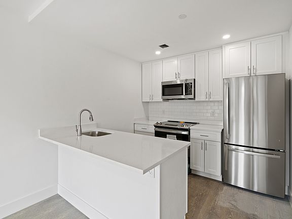 4th image of 25-88 41st St Unit 202