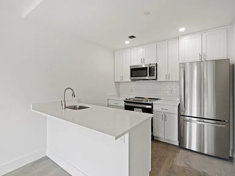 25-88 41st St #202 — Photo 4