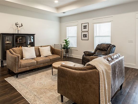 4th image of 104 Wildwood St