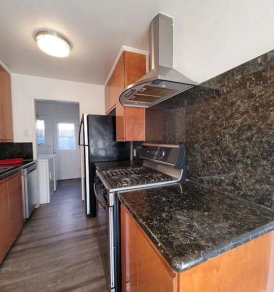 3129 Roberts Ave — Photo 2