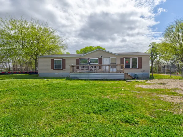 269 E Golden Oaks Dr, Mabank, TX 75156