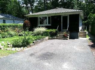 15 Apricot Rd, Rocky Point, NY 11778