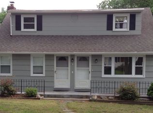 56 Hunters Ln, Huntington Station, NY 11746