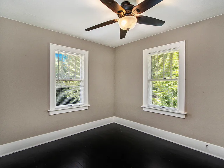 1110 Cambridge Dr — Photo 8