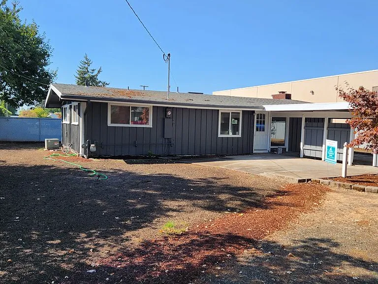 1290 Main St SE — Photo 1