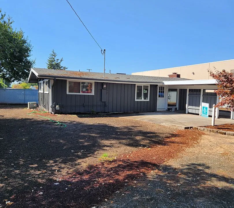 1290 Main St SE
