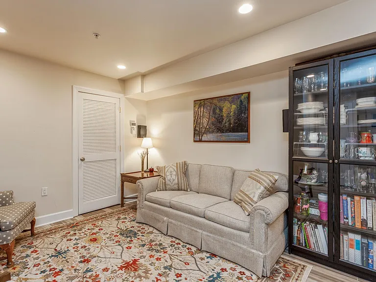 304 Q St NW #1 — Photo 11