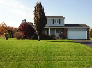9094 Eagle Run Dr, Brighton, MI 48116