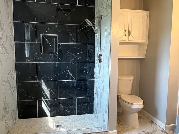 2nd image of 1130 Kinnett Rd