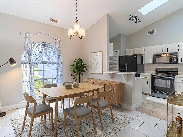 5126 Martinique Dr — Photo 3