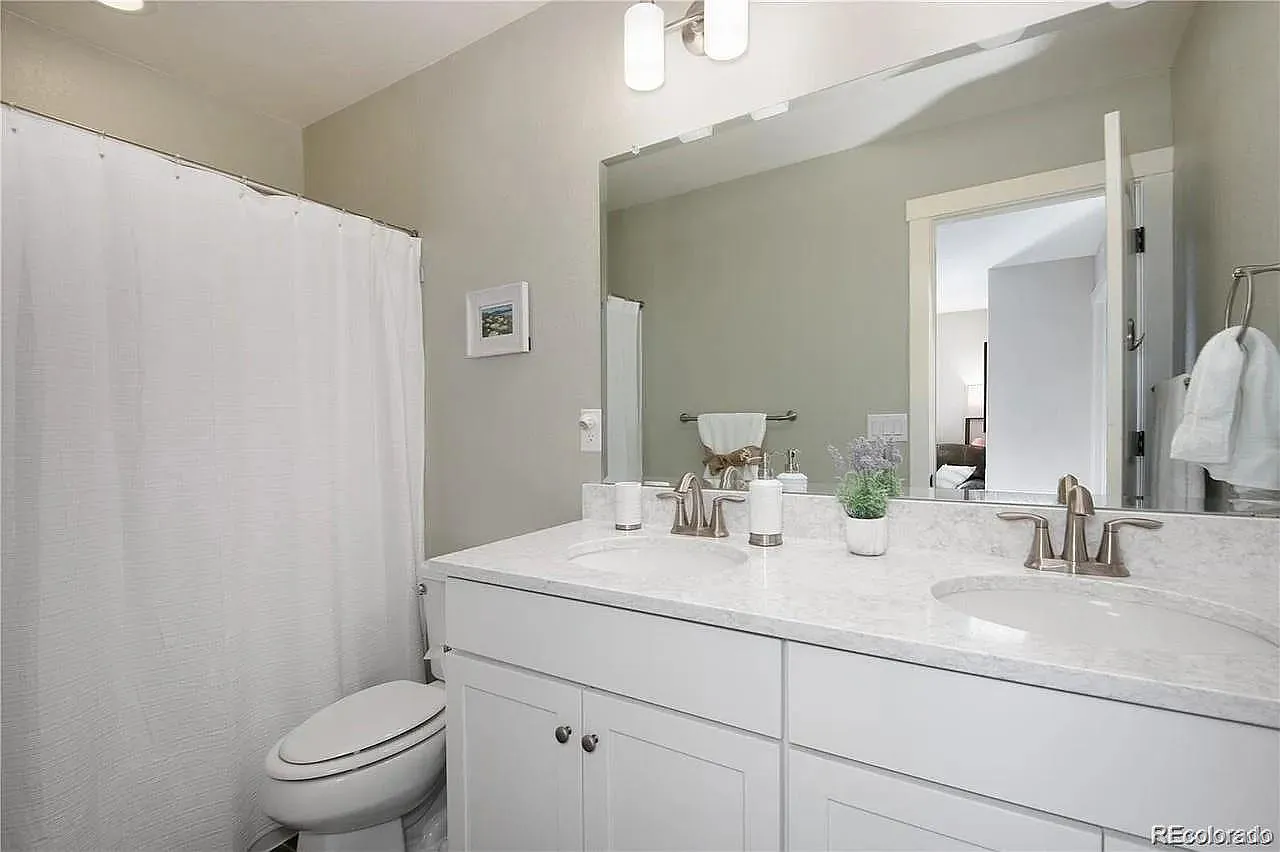 4 bed, 3.5 bath, 2859 sqft, $3,200 — Photo 4