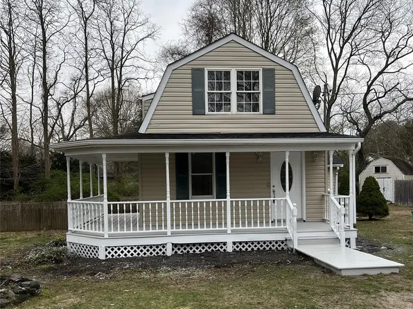 226 Mount Vernon Avenue, Medford, NY 11763