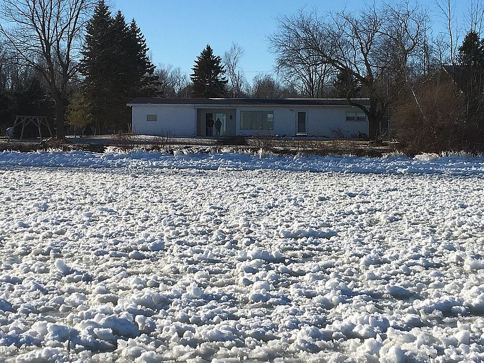 2nd image of 7982 N Point Dr