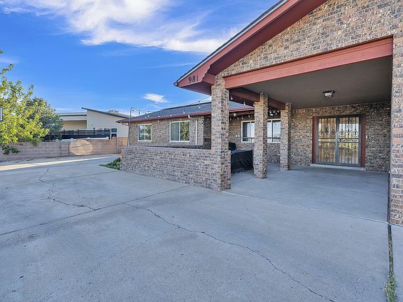 3rd image of 981 Hillside Cir SW