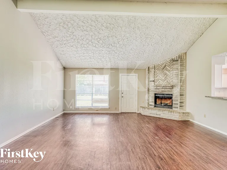 15706 Tammany Ln — Photo 5