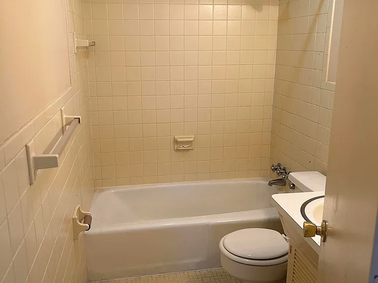 397 Highland Ave SW #305 — Photo 9