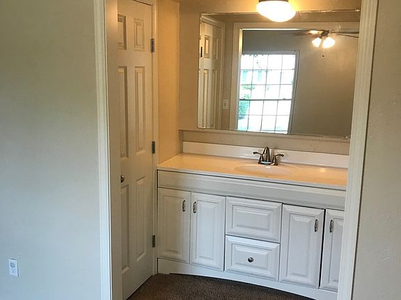 3rd image of 2809 Willow Creek Dr