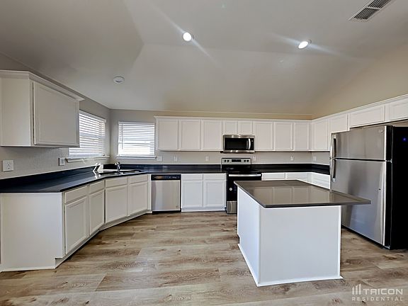 5th image of 909 Marist Dr