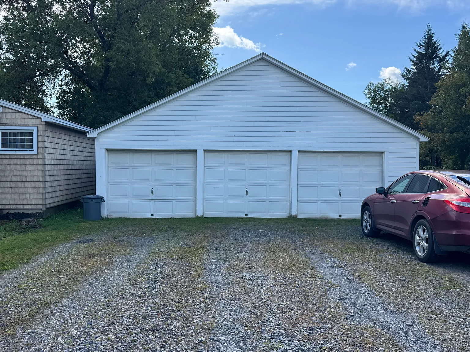 3 bed, $1,300 — Photo 2