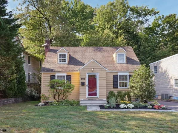 601 Sherwood Pkwy, Mountainside Boro, NJ 07092