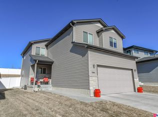 9564 Forest Glen Dr, Lincoln, NE 68526