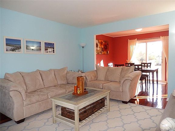 4th image of 665 Sutten Dr
