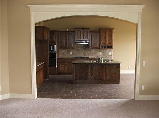 5th image of 704 N Gleneagle Ln